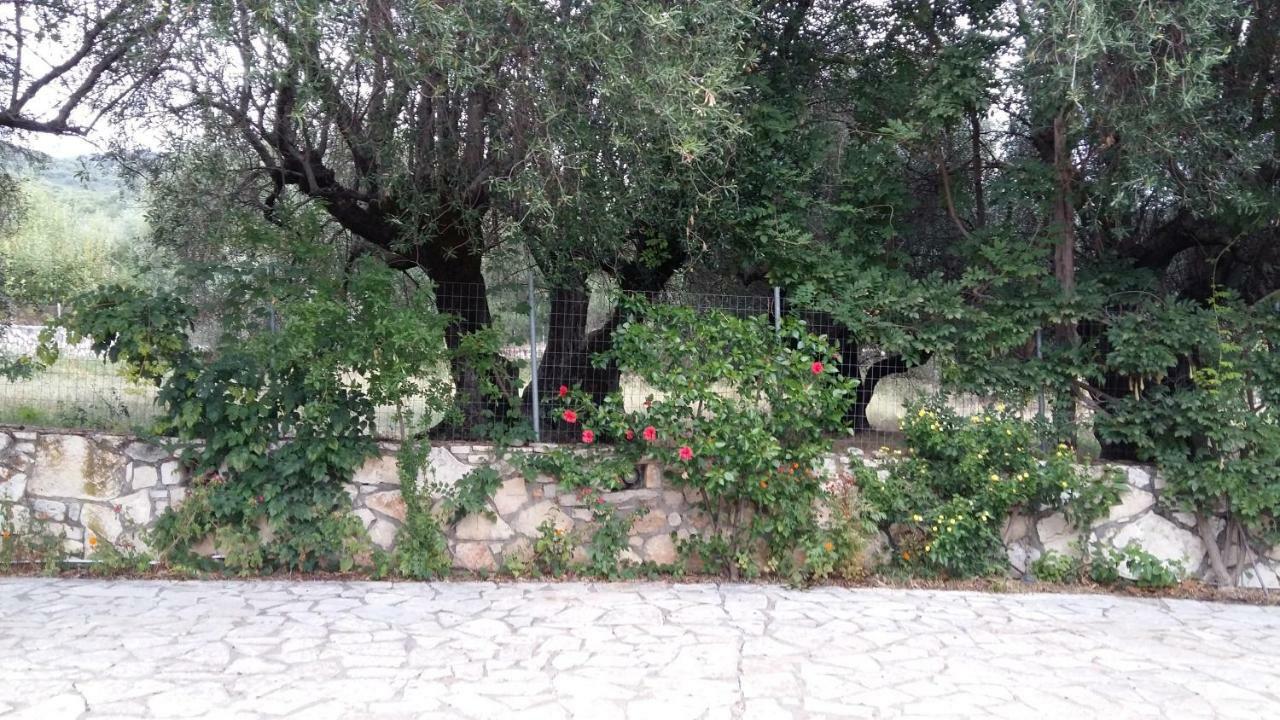 Villa The Stone House-Zacharatos Nikolaos Pouláta Exterior foto